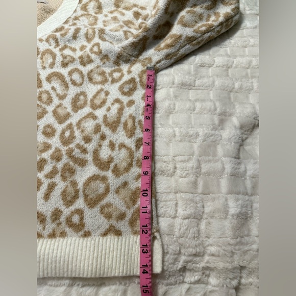 Leopard Print V-Neck Sweaterby Nine West - Cream and Tan- Size Medium - Picture 5 of 9
